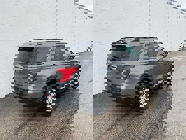 Used 2022 Ford Explorer XLT image 4