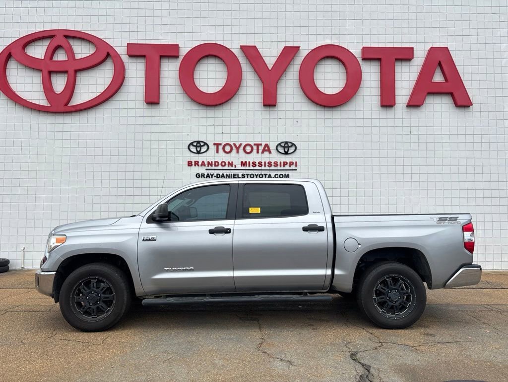 Used 2017 Toyota Tundra SR5 w/ SR5 Upgrade Package AWD/4WD image 2