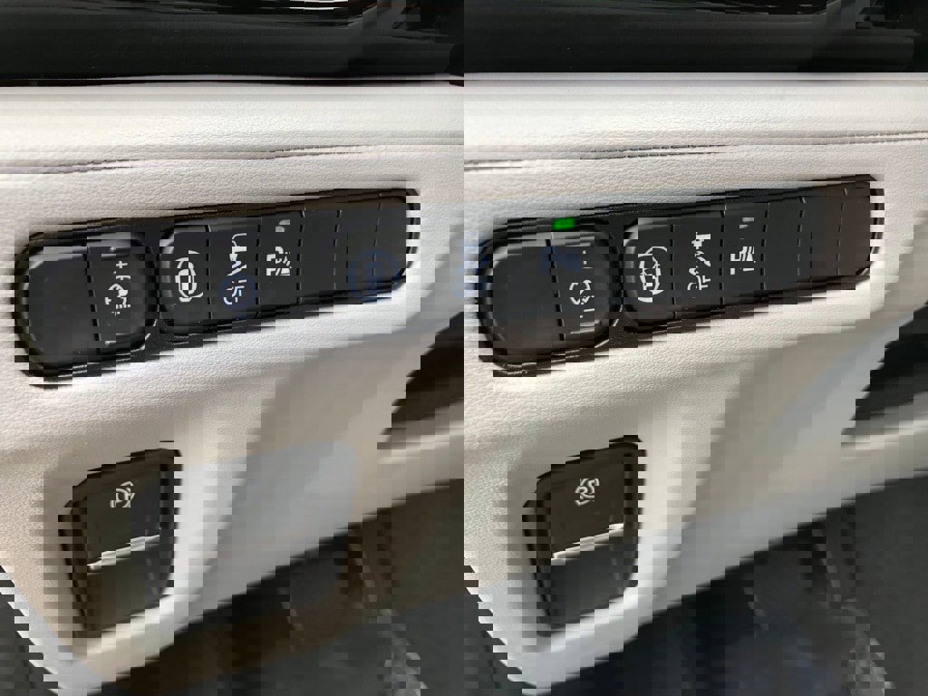 Used 2023 Acura MDX SH-AWD w/ Technology Package image 14