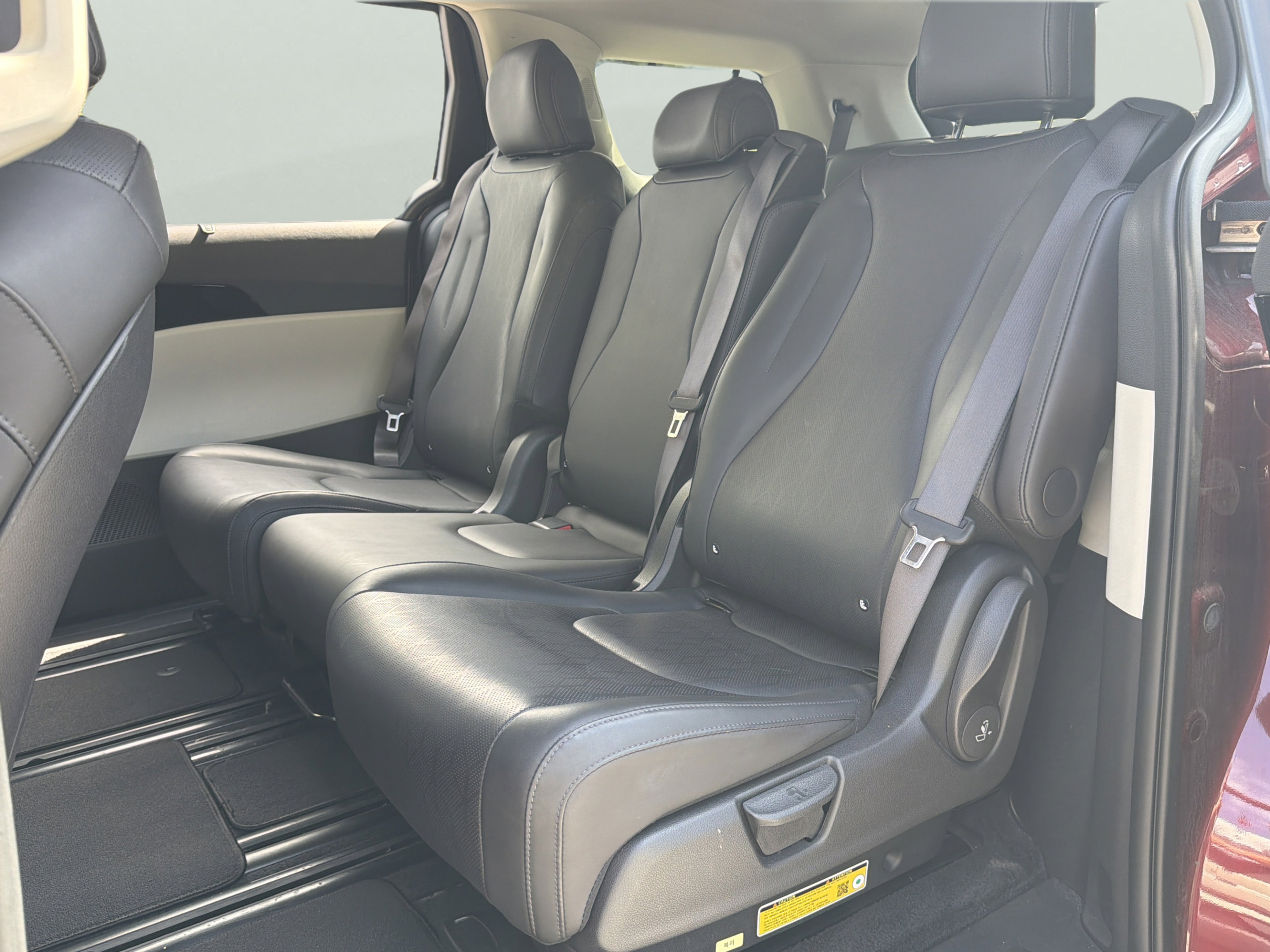 Certified 2024 Kia Carnival EX FWD image 19