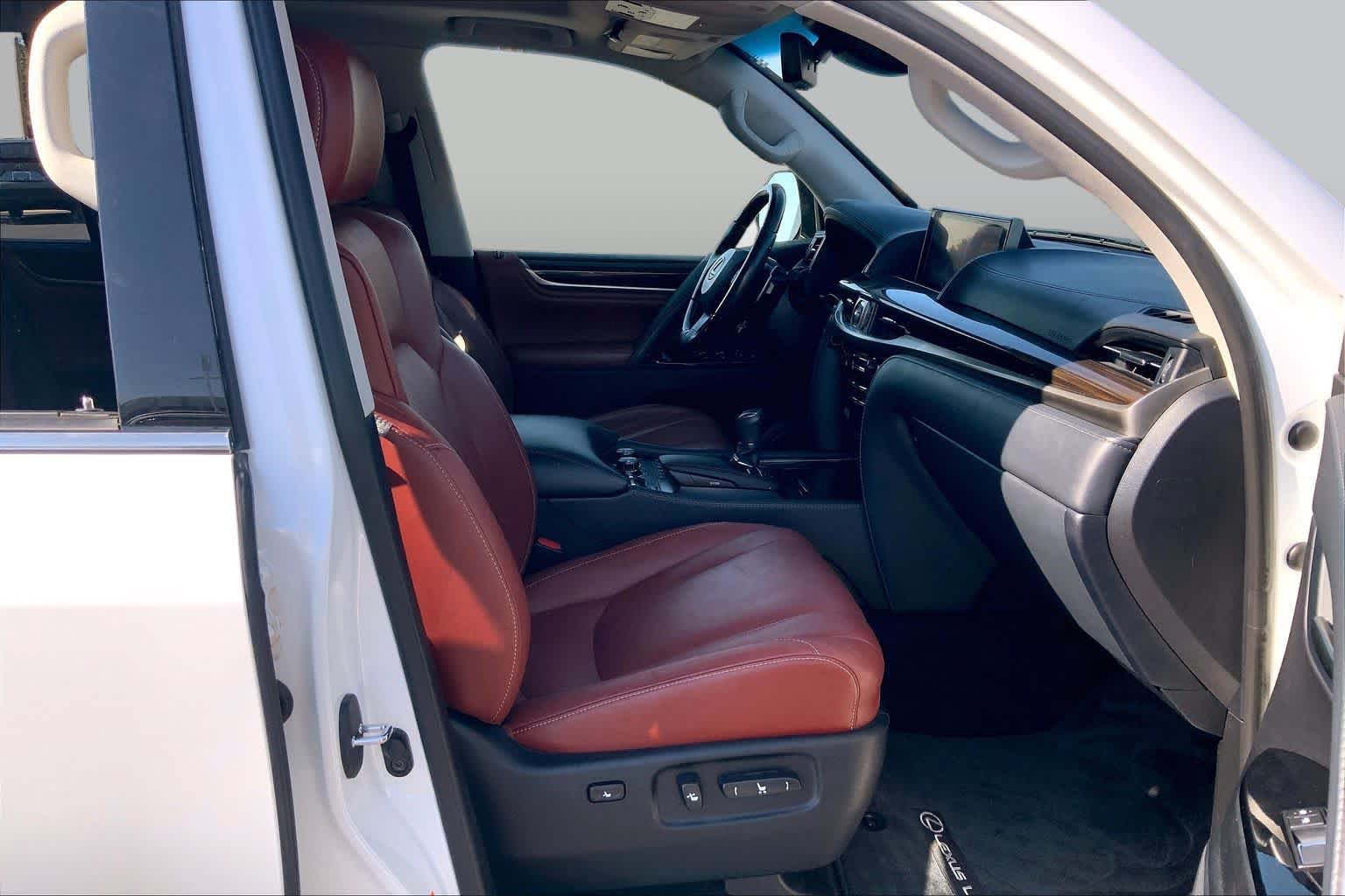 Used 2019 Lexus LX 570 4WD w/ Luxury Package image 9