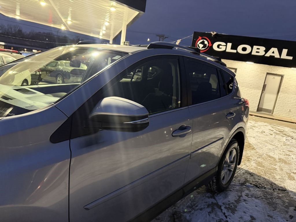 Used 2018 Toyota RAV4 XLE image 17