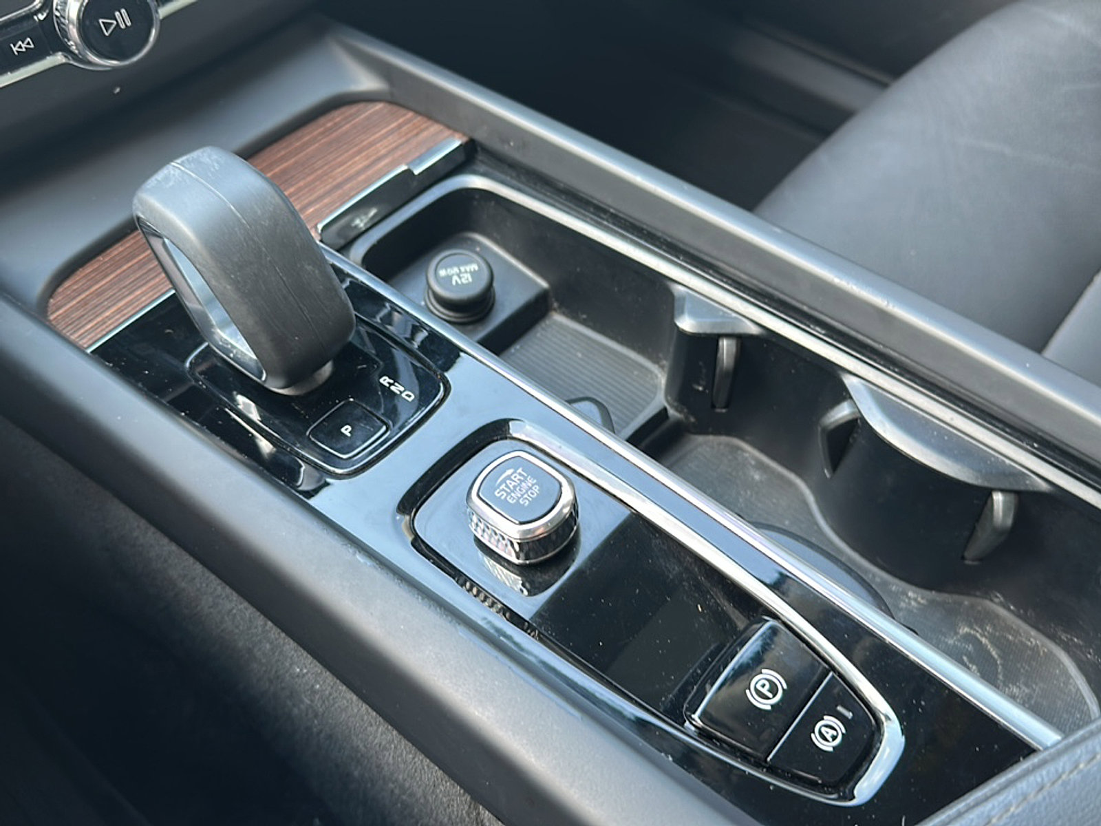 Used 2023 Volvo XC60 B5 Plus w/ Climate Package image 34