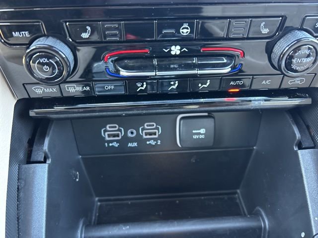 Used 2025 Jeep Grand Cherokee Limited w/ Black Appearance Package image 19