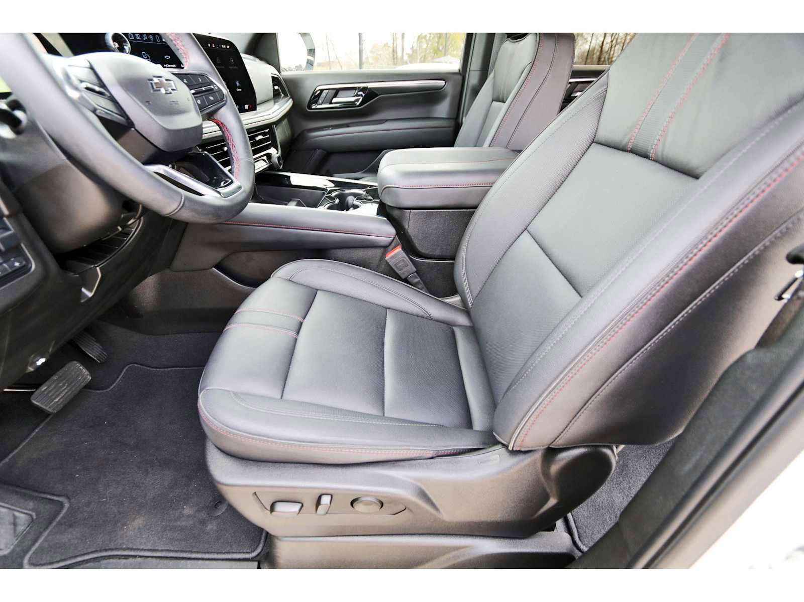 Used 2025 Chevrolet Tahoe RST w/ Comfort Package image 12