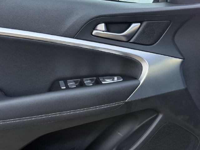 Used 2023 Genesis G70 2.0T RWD image 23