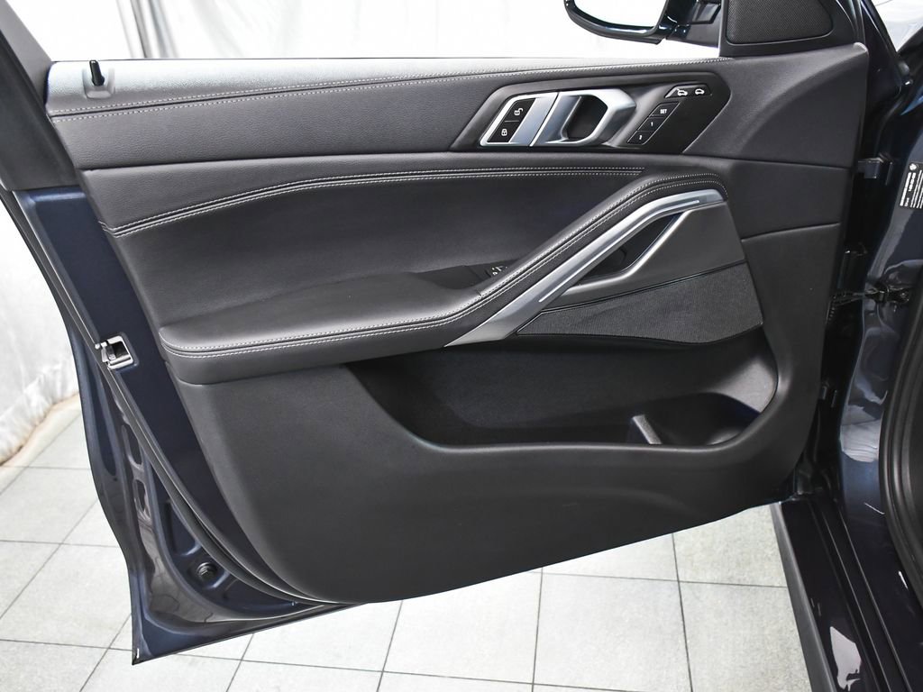 Used 2022 BMW X6 xDrive40i w/ Executive Package image 9