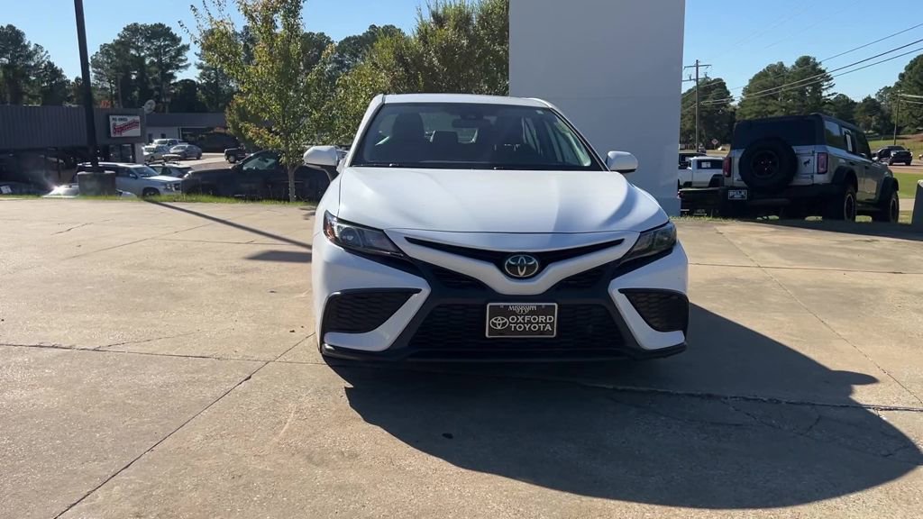 Used 2022 Toyota Camry SE image 9
