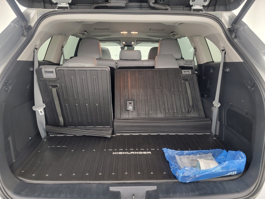 Used 2022 Toyota Highlander Limited FWD image 35
