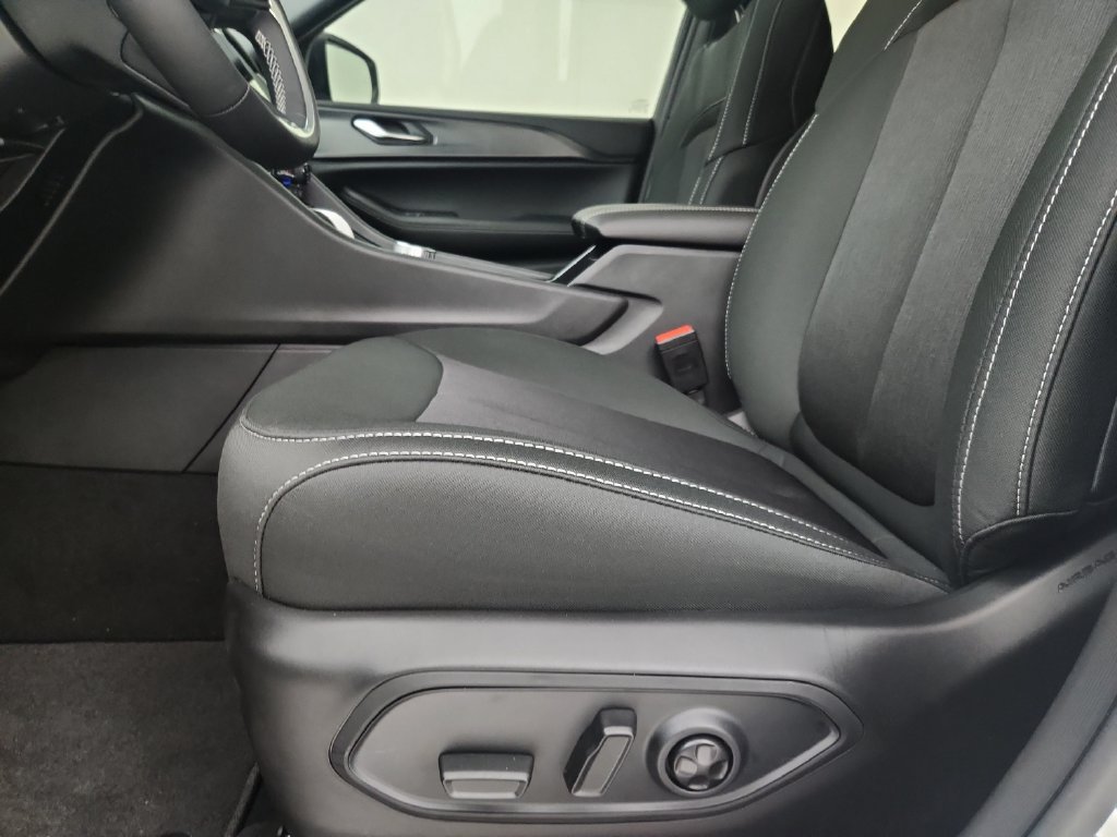 New 2026 Jeep Grand Cherokee Laredo X AWD/4WD image 19