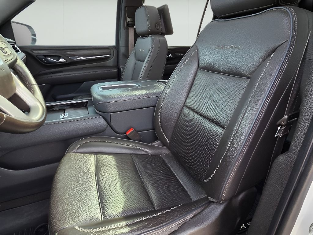 Used 2021 GMC Yukon XL Denali w/ Denali Ultimate Package image 10