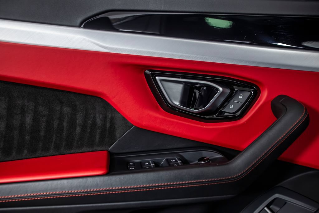 Used 2021 Lamborghini Urus AWD/4WD image 22