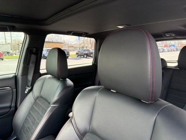 Used 2020 Mitsubishi Outlander SE image 12