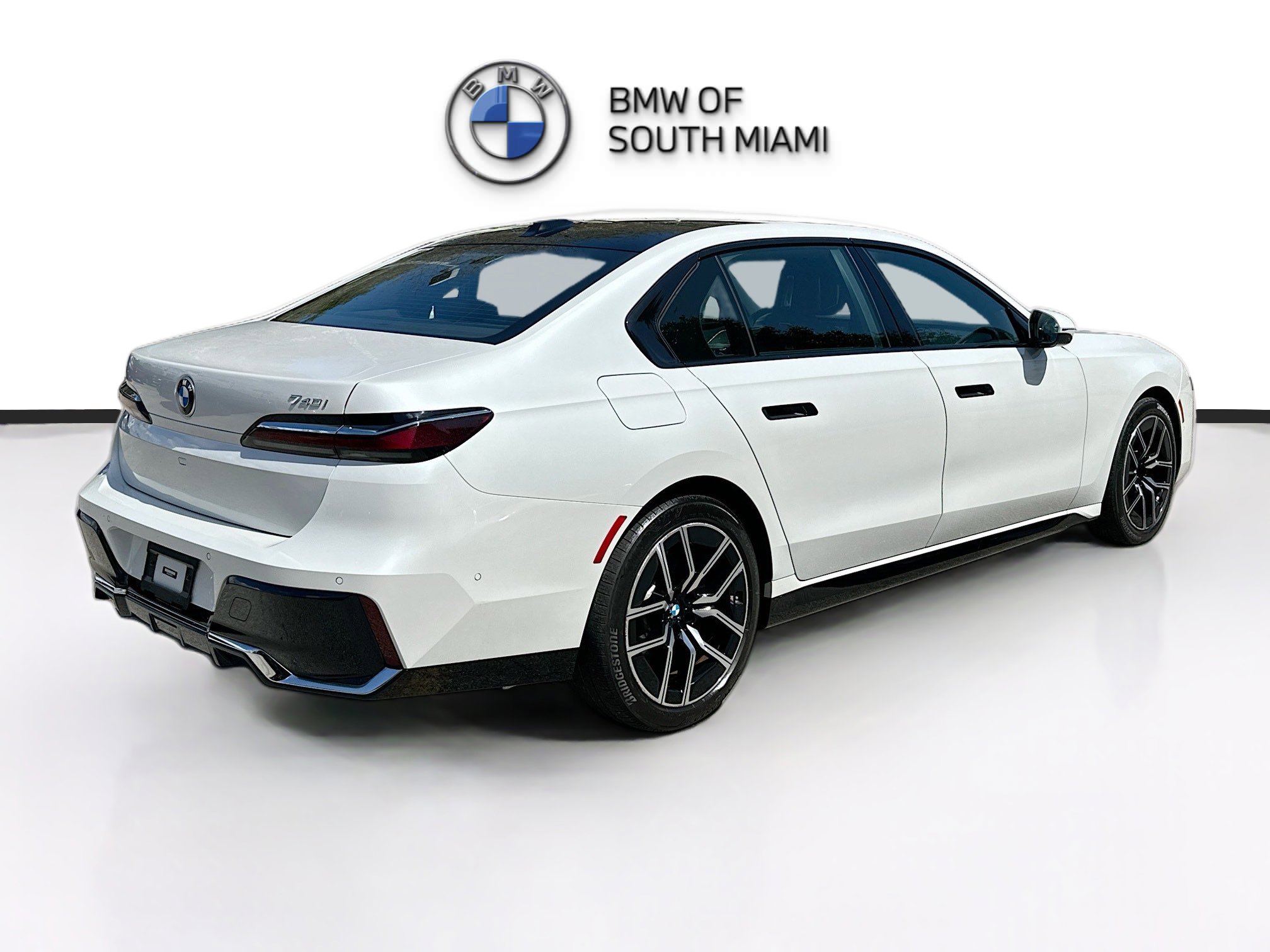 Used 2023 BMW 740i w/ Parking Assistance Package image 7