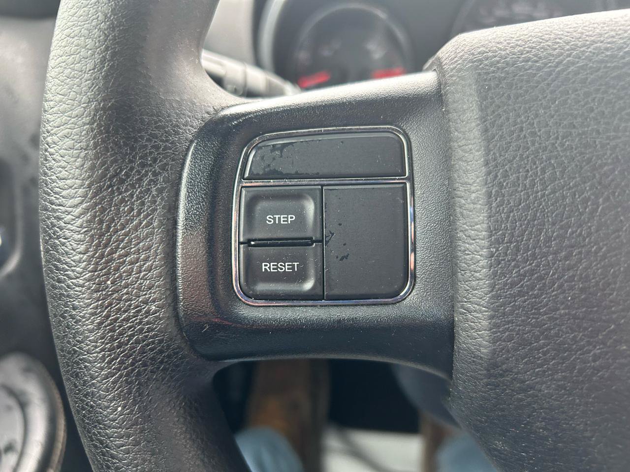 Used 2012 Dodge Avenger SE FWD image 18