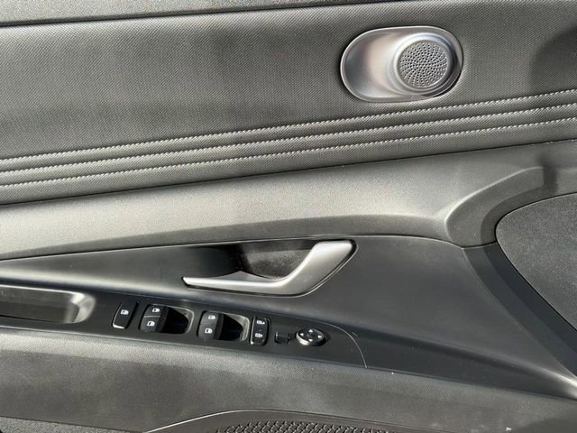 Used 2023 Hyundai Elantra SEL w/ Convenience Package image 22