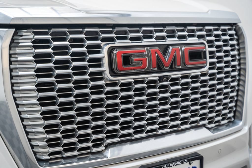 Used 2021 GMC Yukon XL Denali w/ Denali Premium Package AWD/4WD image 13