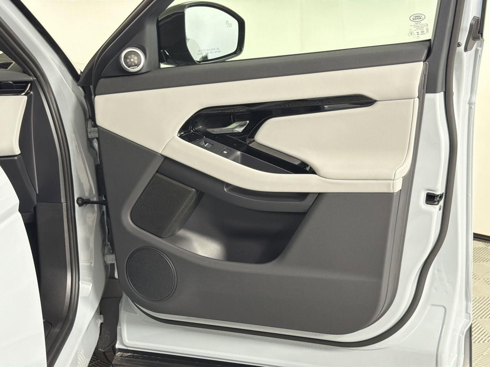 New 2026 Land Rover Range Rover Evoque S image 32