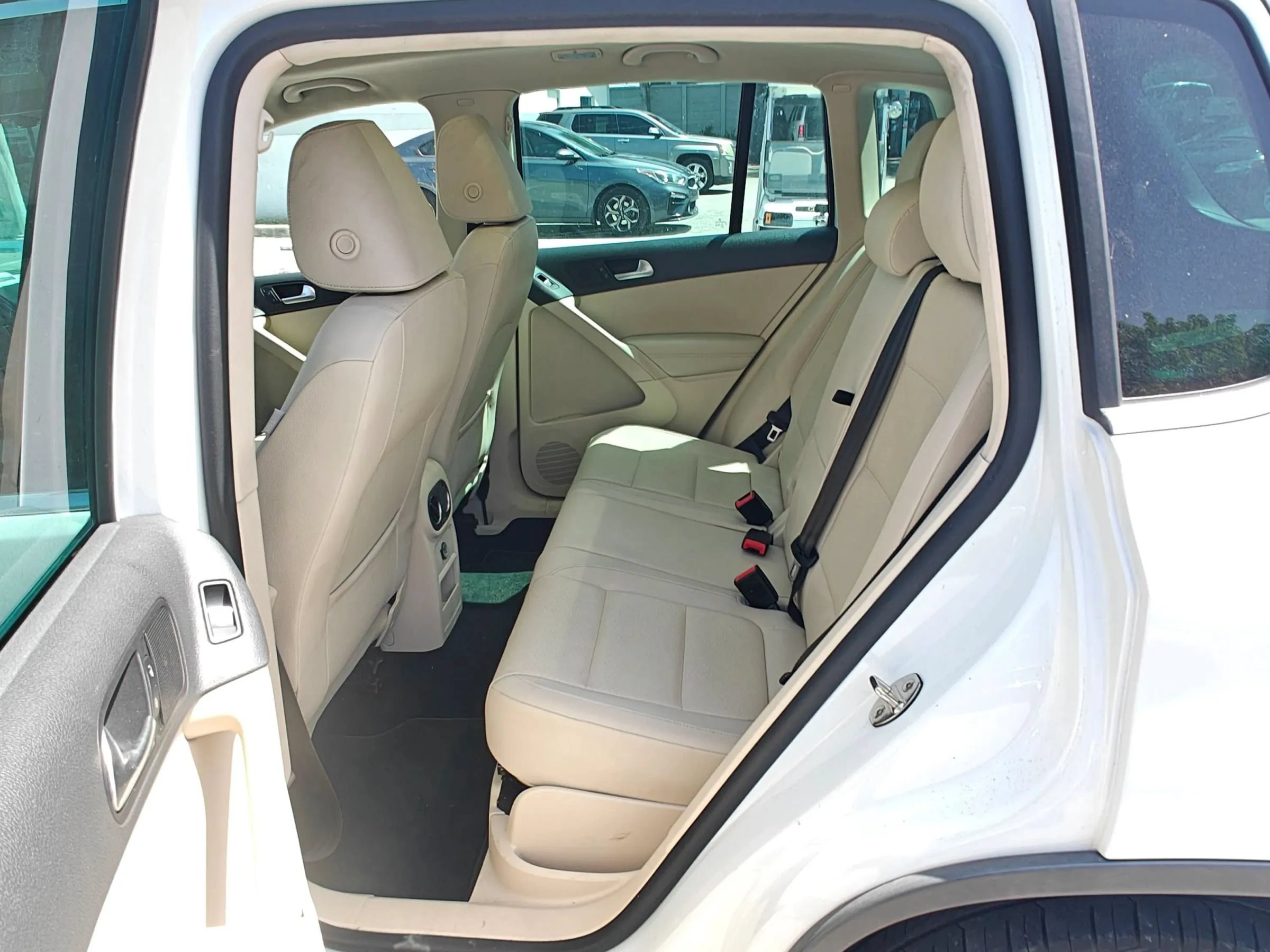 Used 2015 Volkswagen Tiguan SE FWD image 13