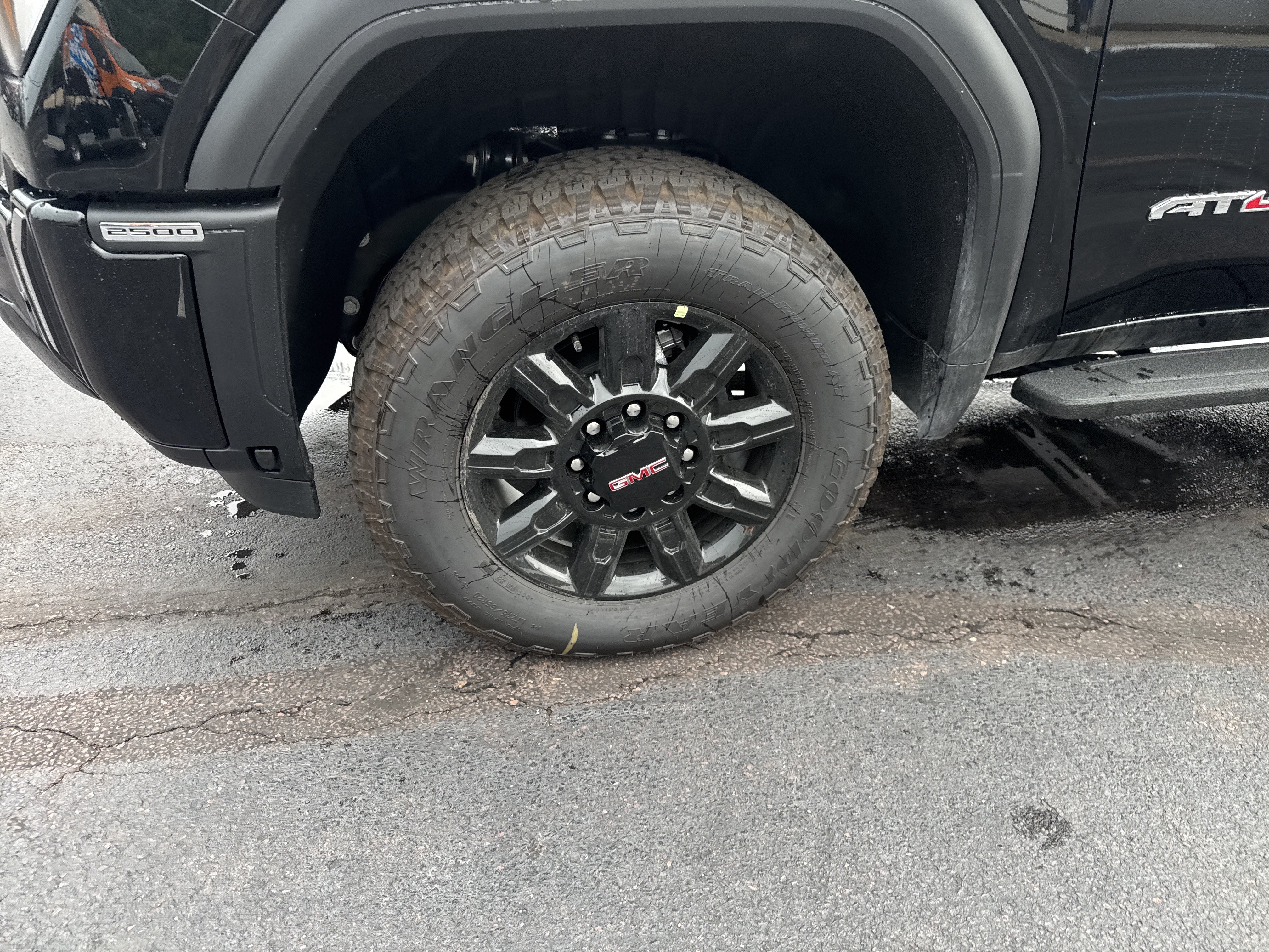 New 2026 GMC Sierra 2500 AT4 w/ AT4 Premium Plus Package AWD/4WD image 11