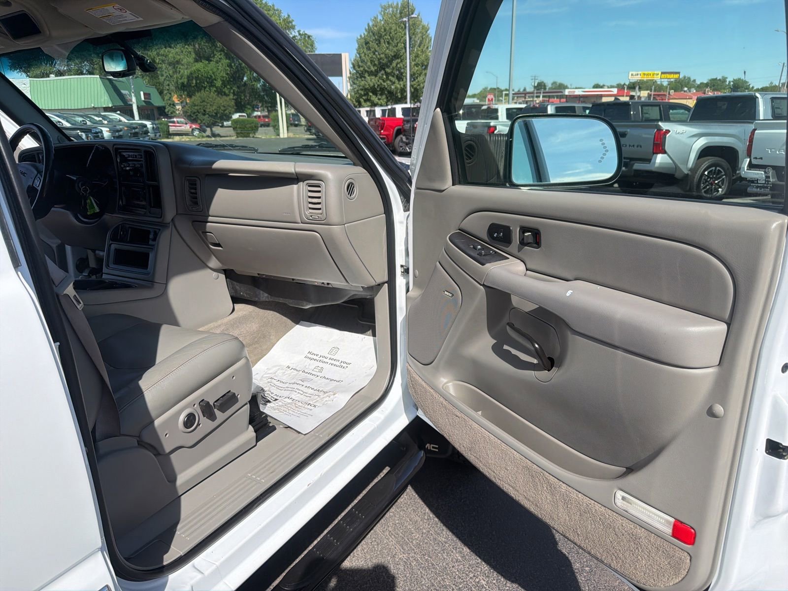 Used 2005 GMC Sierra 2500 SLT w/ Heavy-Duty Power Package AWD/4WD image 31