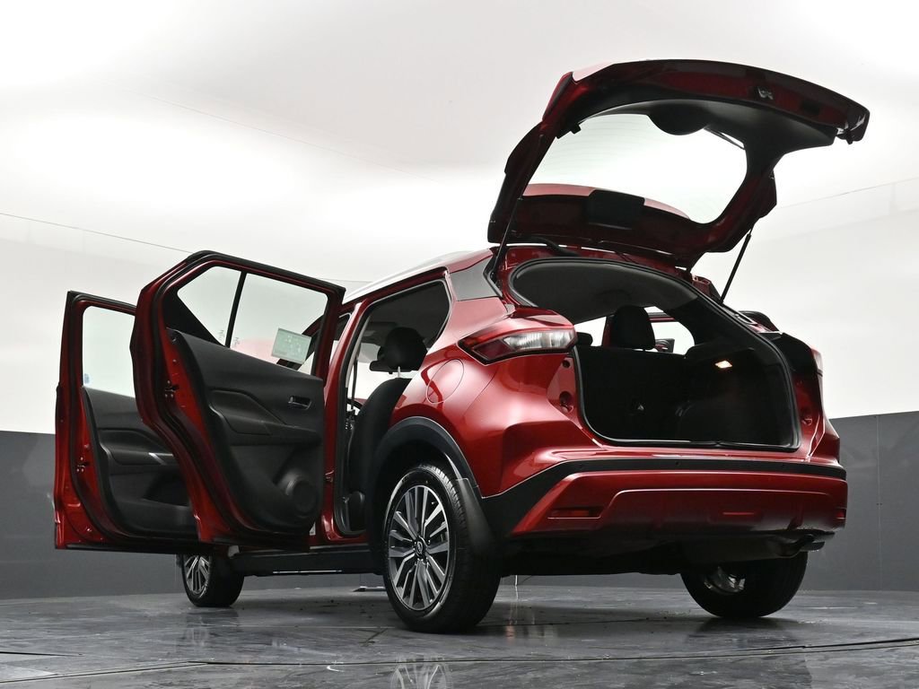 Used 2023 Nissan Kicks SV image 34