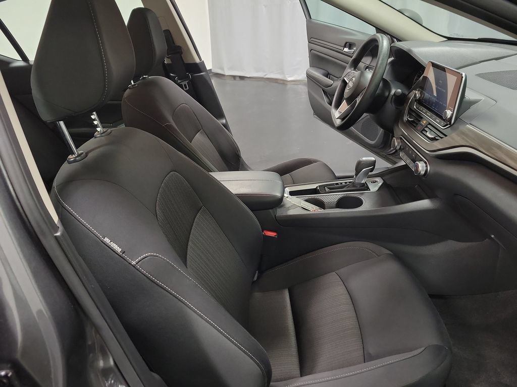 Used 2025 Nissan Altima 2.5 SV FWD image 24