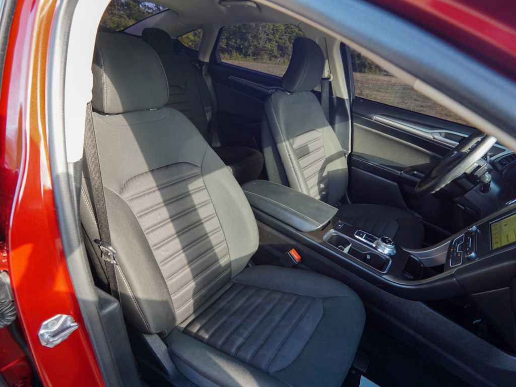 Used 2018 Ford Fusion SE w/ Fusion SE Technology Package FWD image 26
