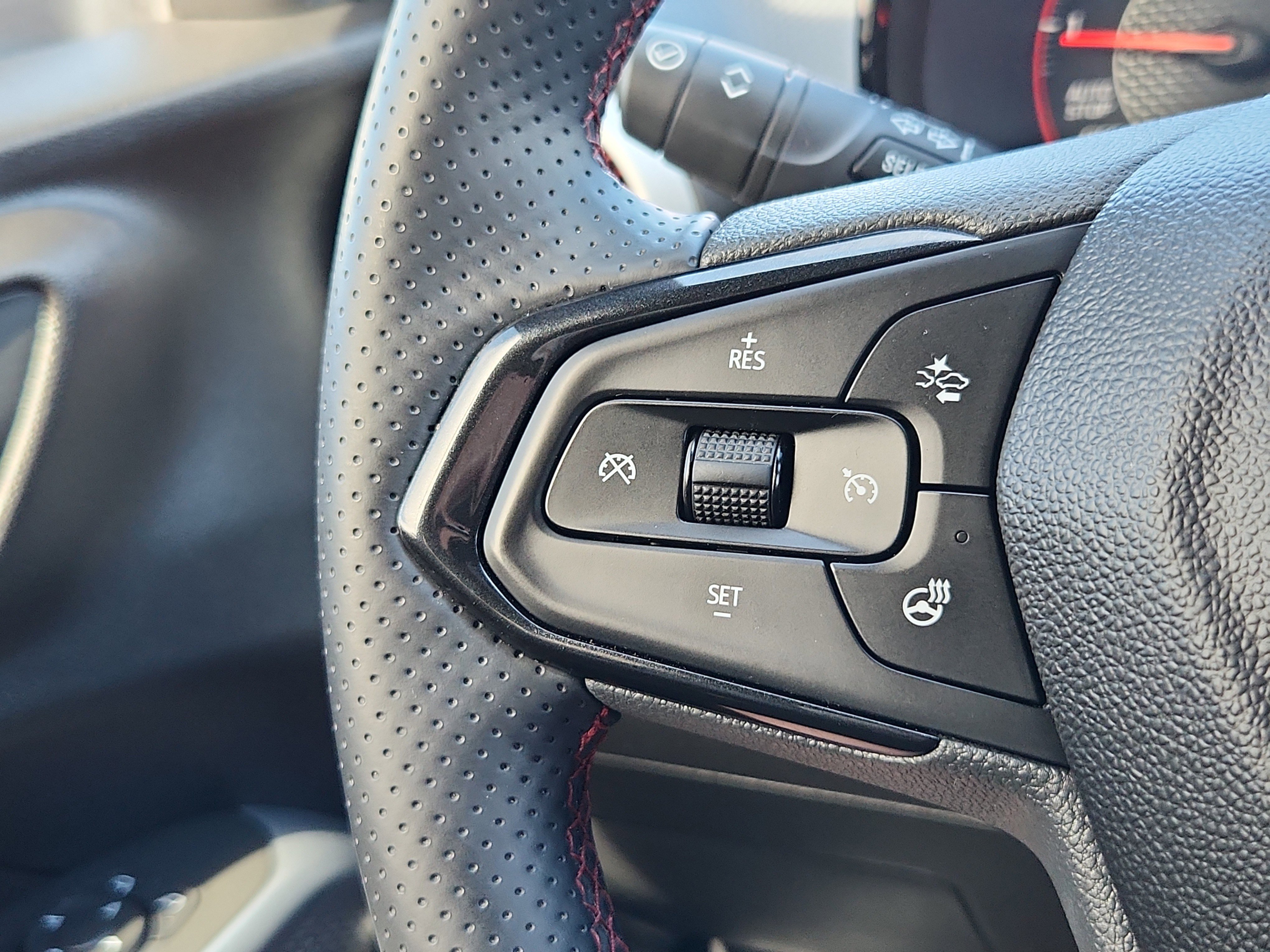 Used 2024 Chevrolet Trax RS w/ Driver Confidence Package FWD image 18