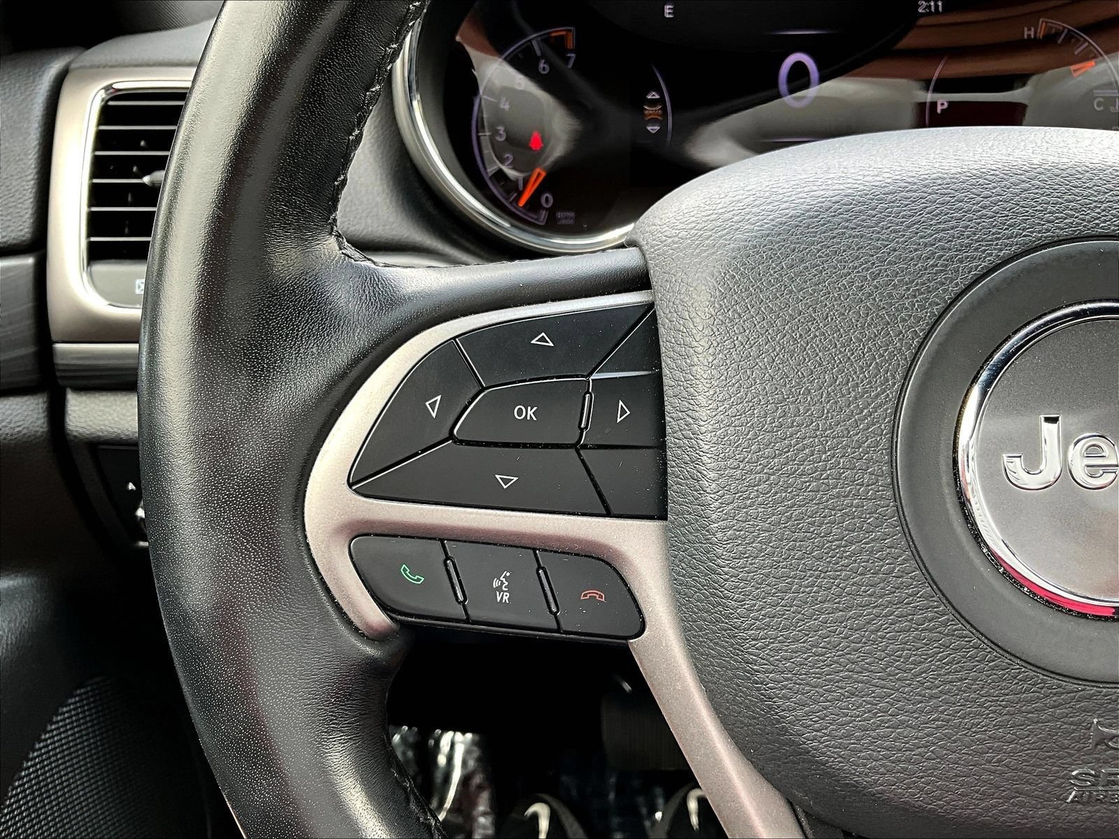 Used 2020 Jeep Grand Cherokee Altitude AWD/4WD image 13