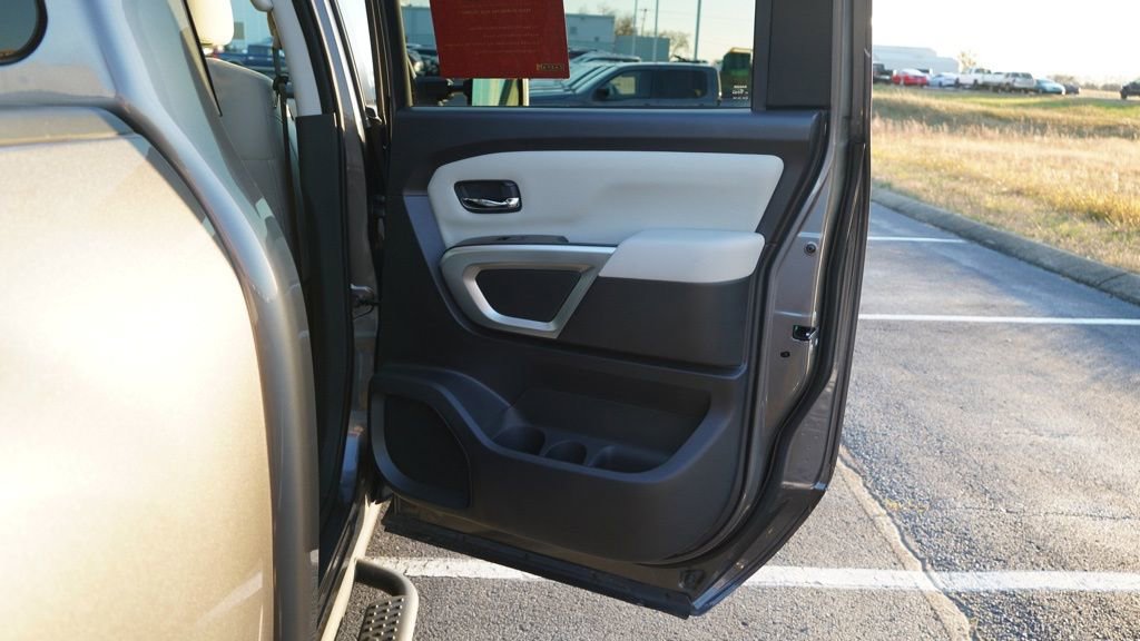Used 2024 Nissan Titan SV w/ SV Convenience Package image 19