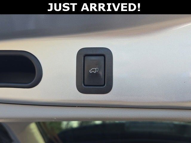 Used 2016 Toyota Highlander Limited image 10