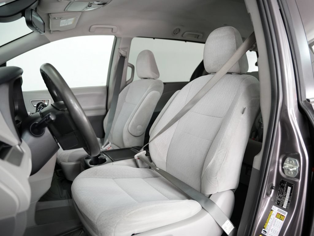 Used 2020 Toyota Sienna LE FWD image 41