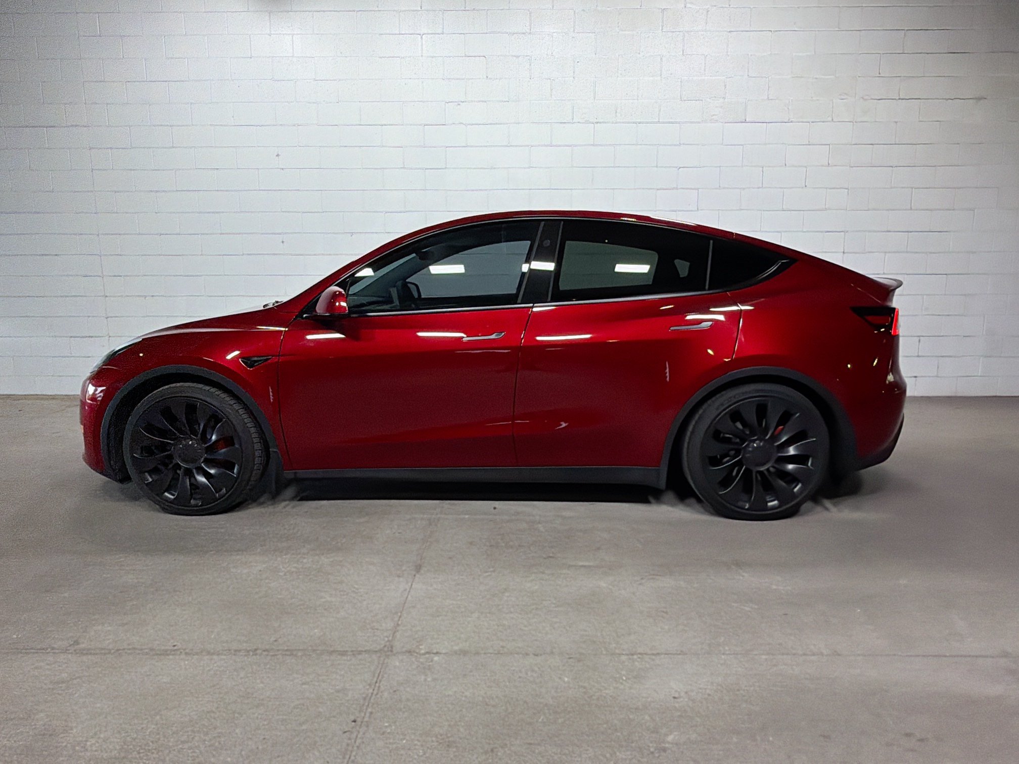 Used 2024 Tesla Model Y Performance AWD/4WD image 2