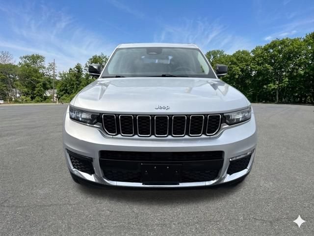 Used 2023 Jeep Grand Cherokee L Limited AWD/4WD image 3