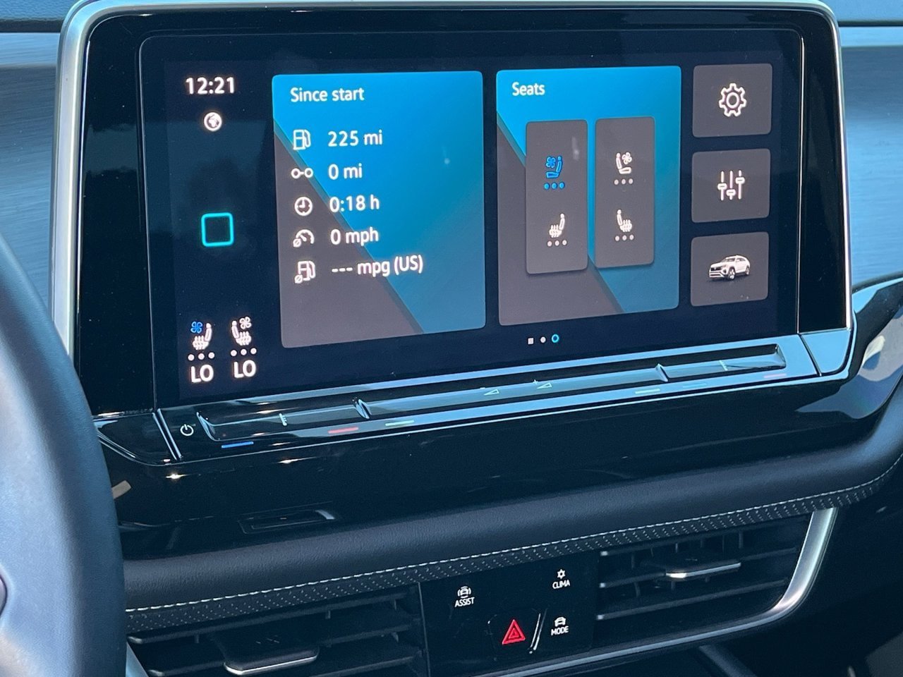 Used 2025 Volkswagen Atlas Cross Sport SE FWD image 24