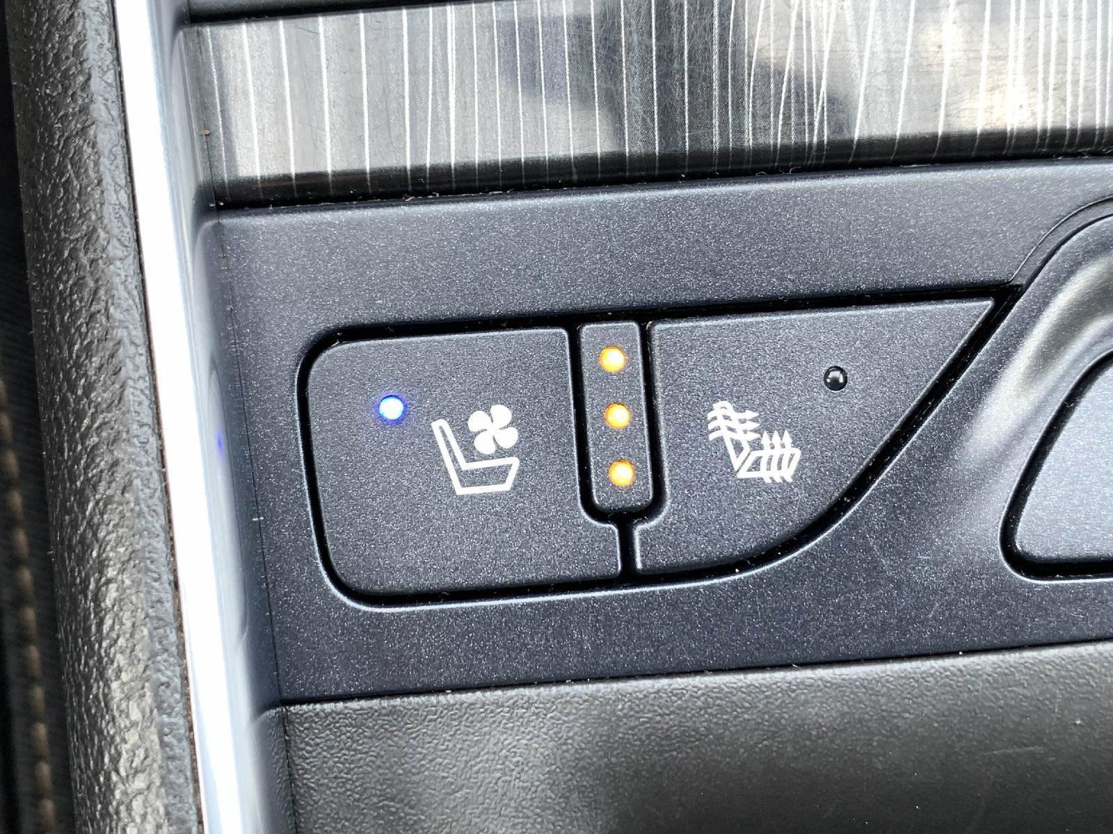 Used 2018 Chevrolet Impala Premier w/ Premier Convenience Package image 22