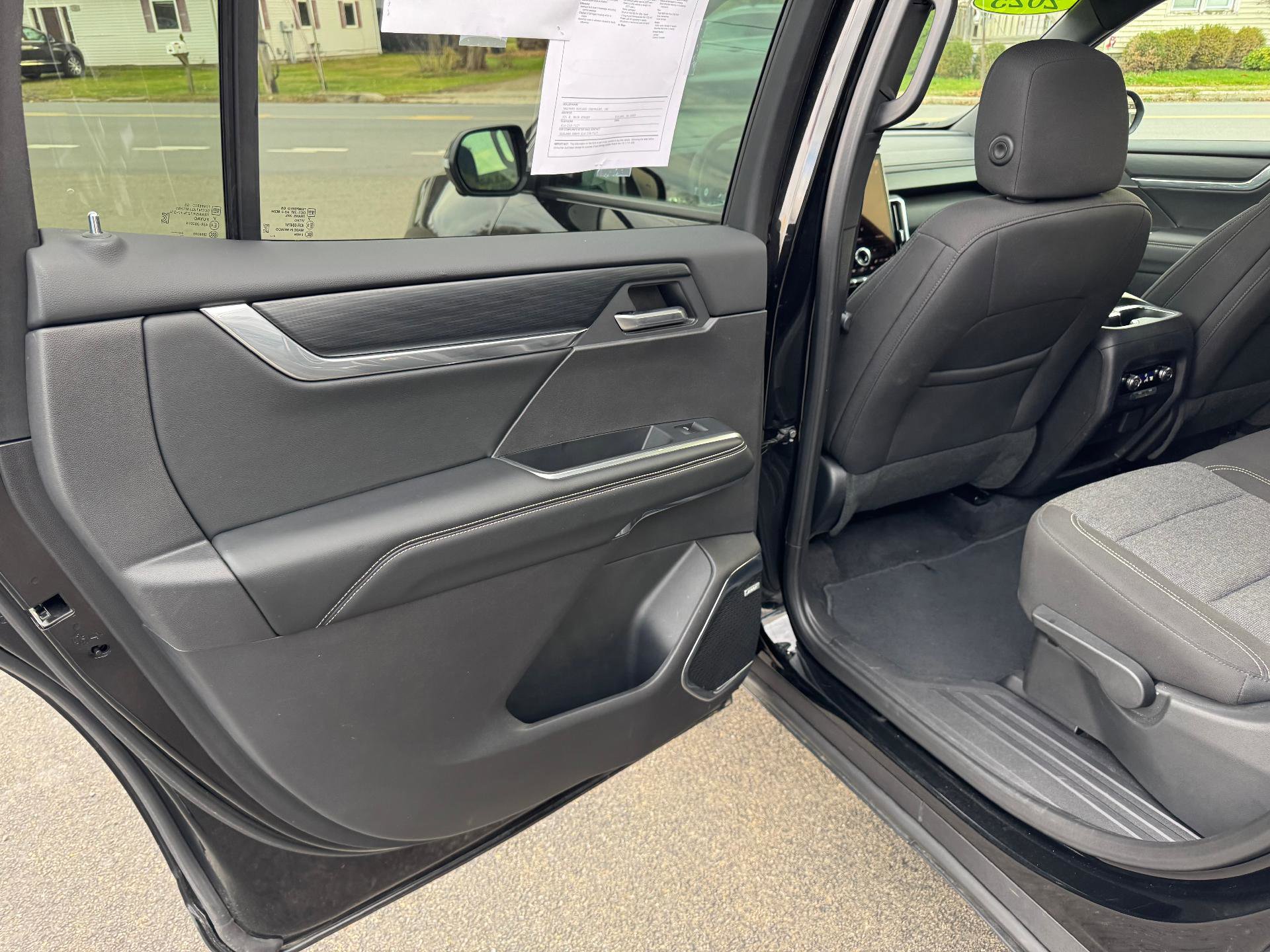 Used 2025 GMC Acadia Elevation image 35