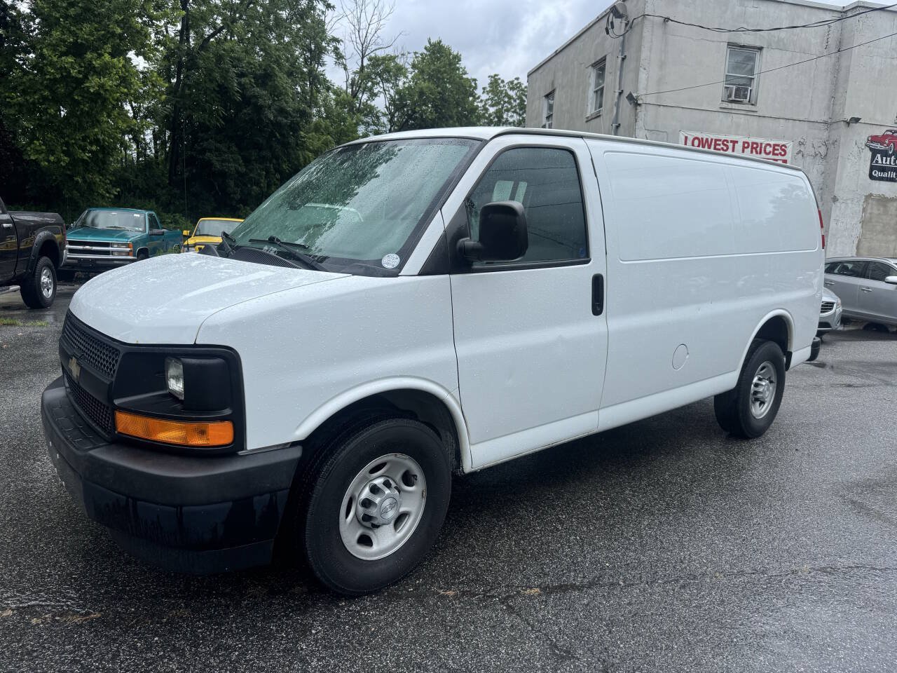 Used 2017 Chevrolet Express 2500 RWD image 3