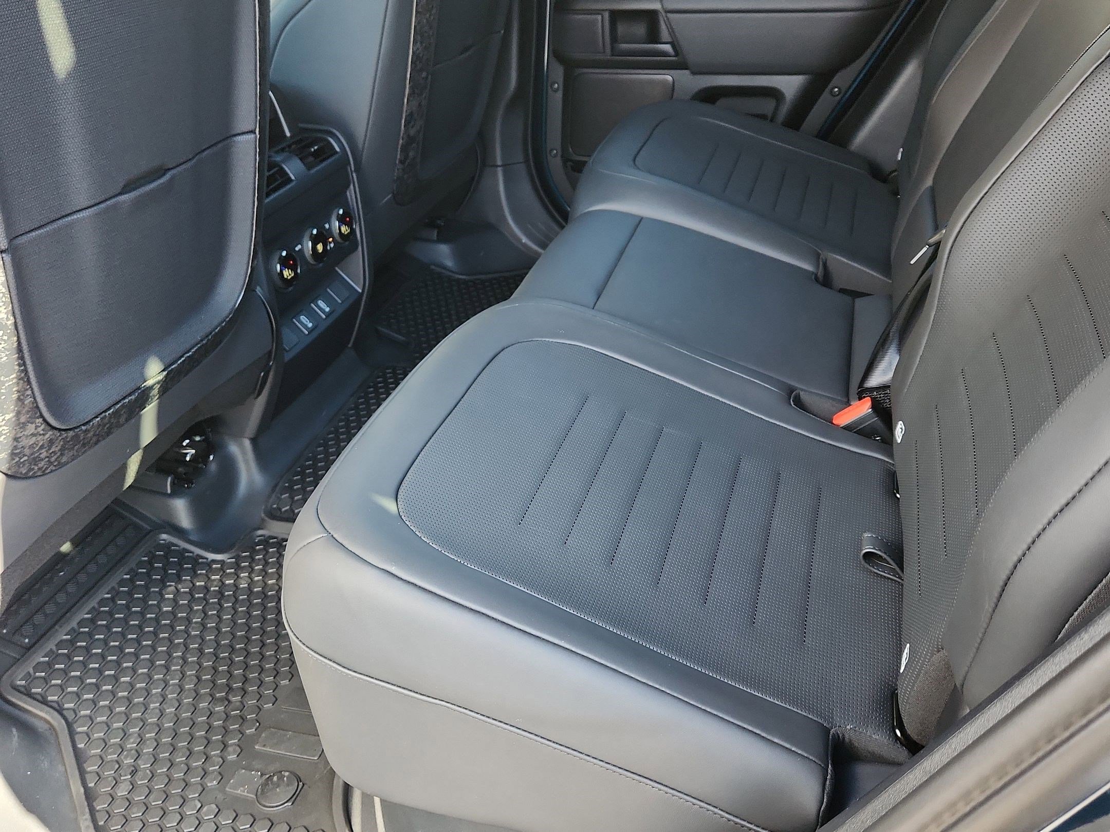 New 2026 Land Rover Defender 110 OCTA image 11