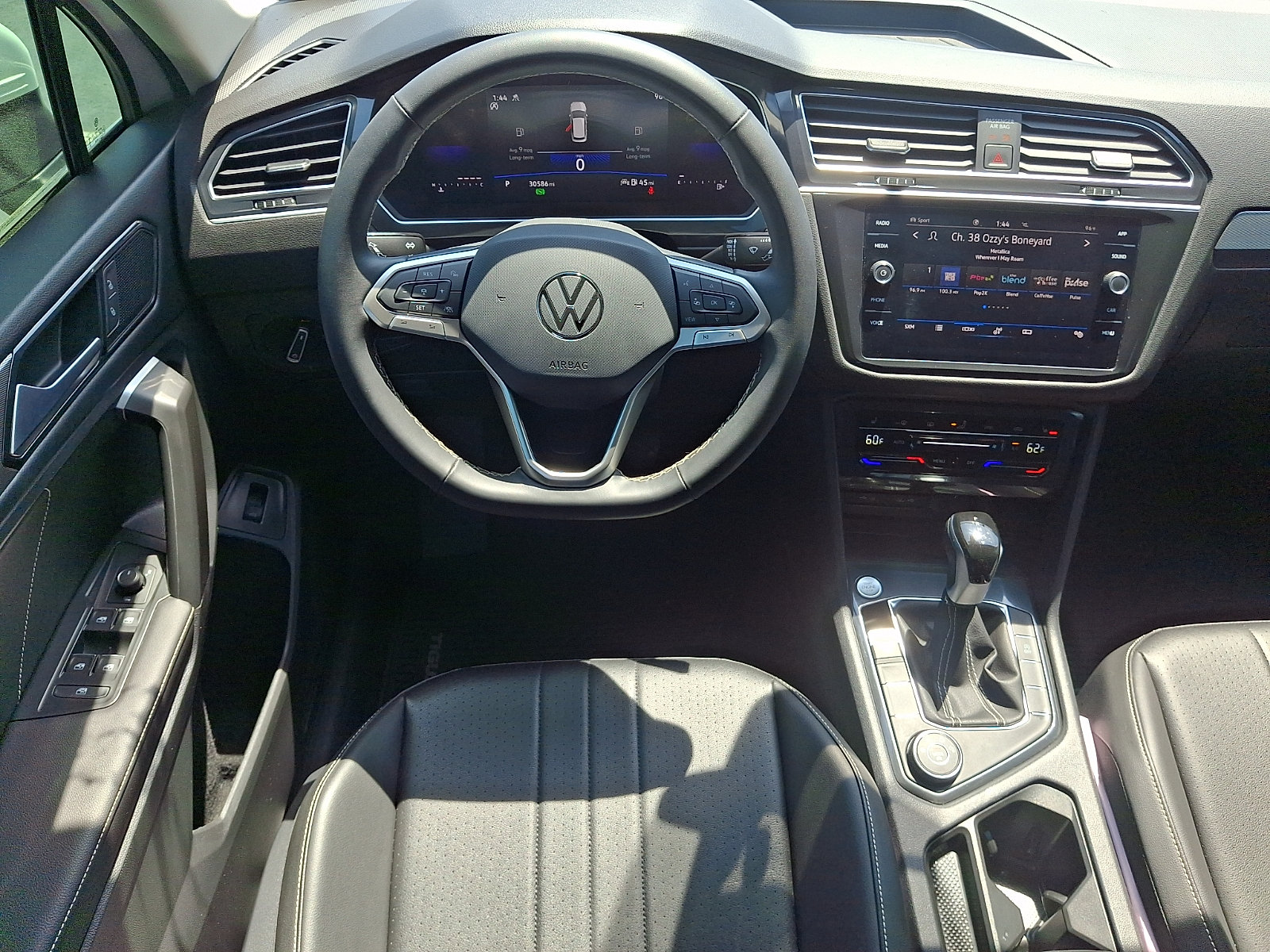 Used 2024 Volkswagen Tiguan SE AWD/4WD image 12