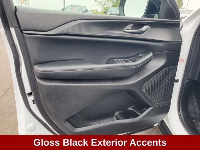 Used 2024 Jeep Grand Cherokee L Laredo image 8