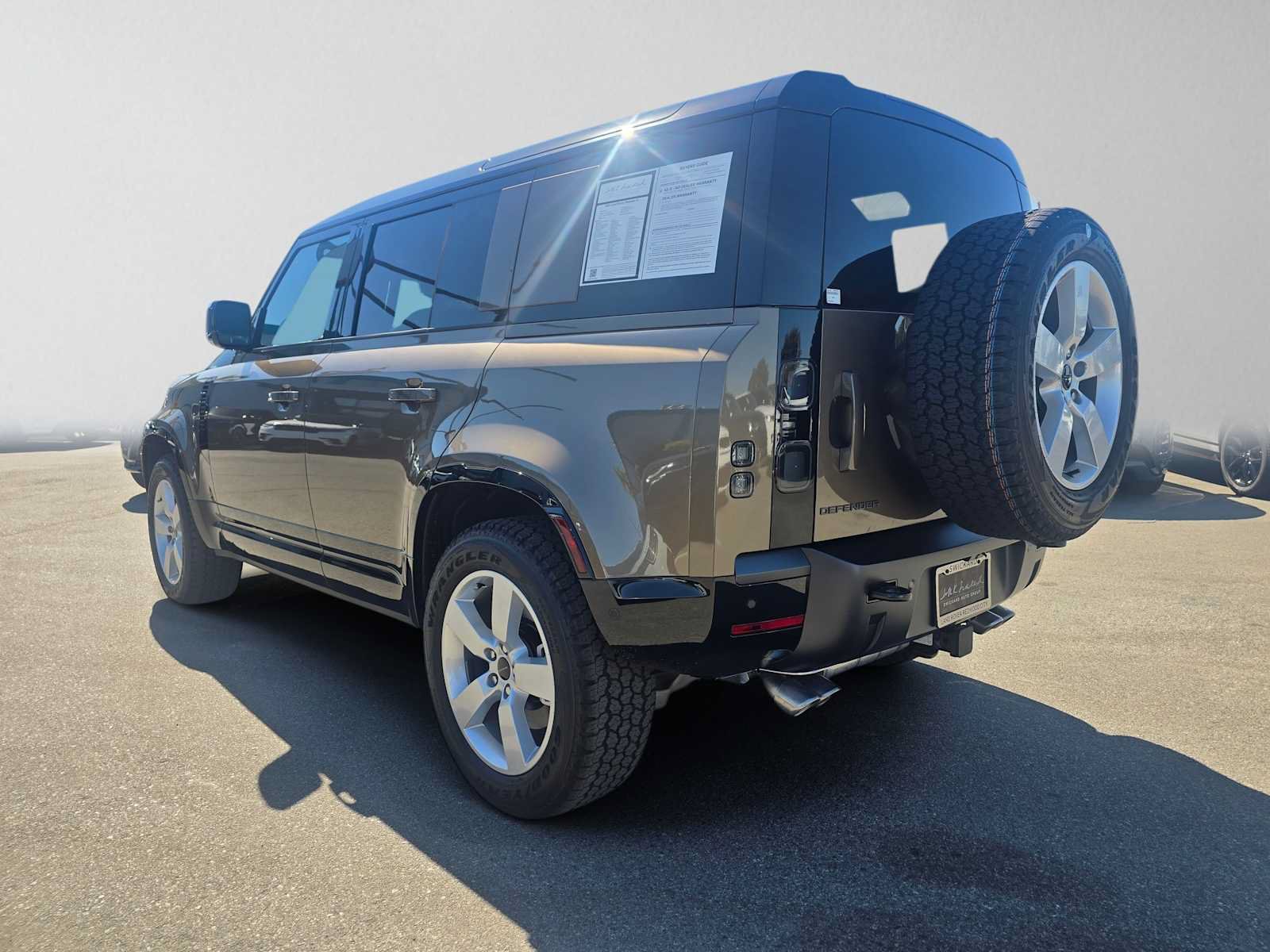 Used 2026 Land Rover Defender 110 X-Dynamic SE AWD/4WD image 3