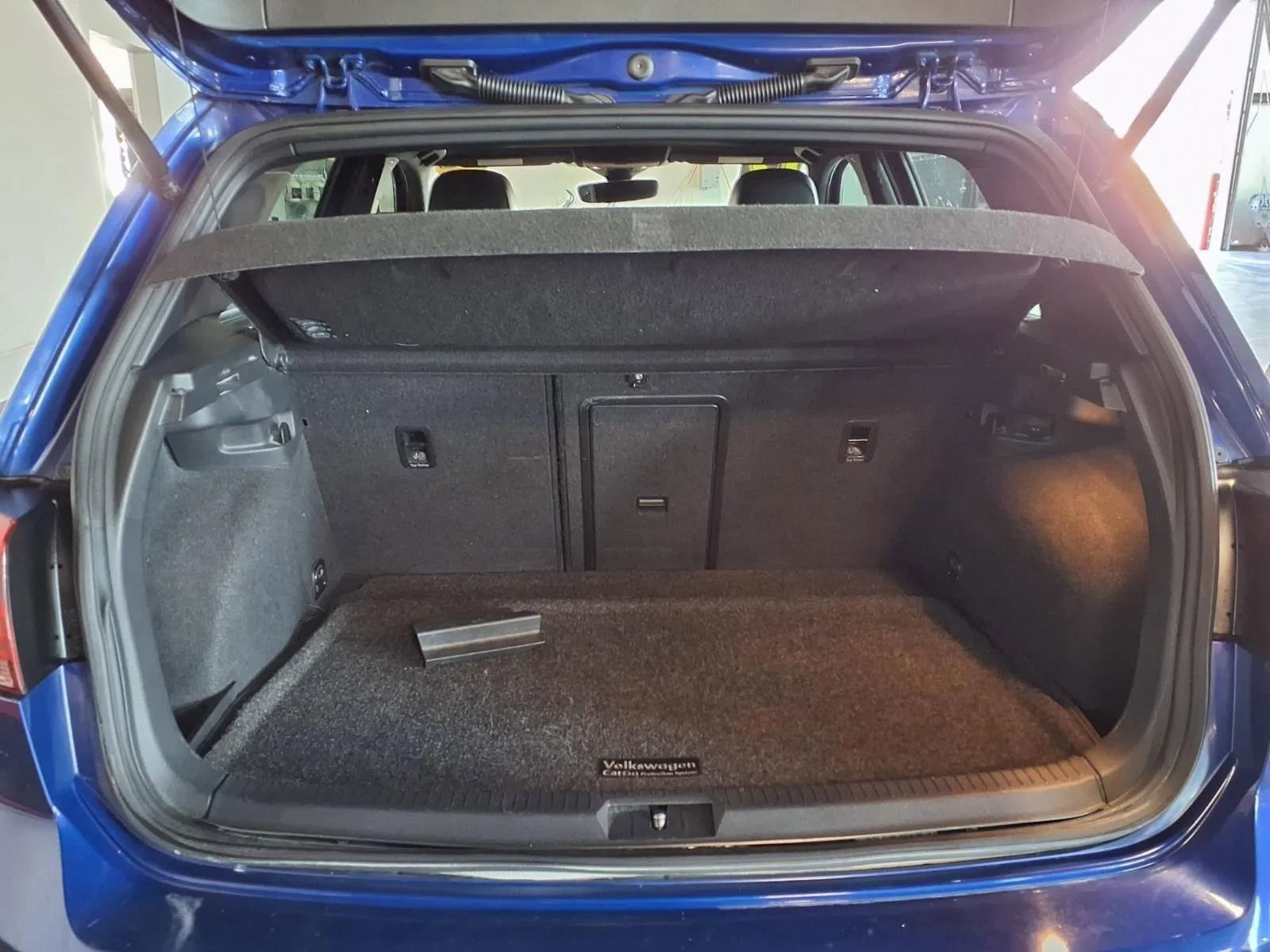 Used 2017 Volkswagen Golf R 4-Door image 6