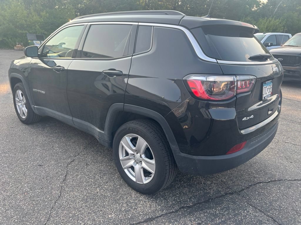 Used 2022 Jeep Compass Latitude w/ Convenience Group AWD/4WD image 3
