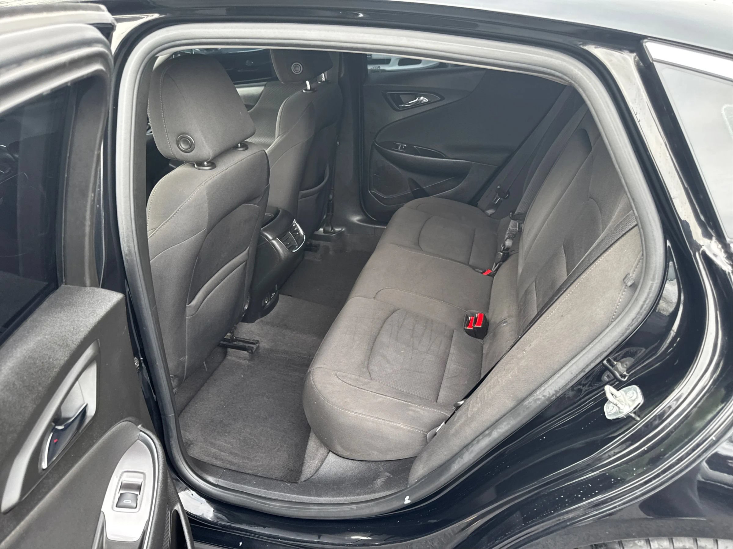 Used 2018 Chevrolet Malibu LT FWD image 11