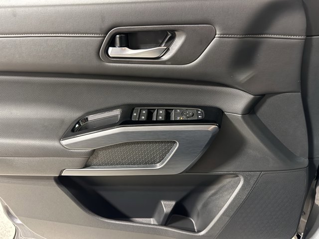 New 2025 Nissan Pathfinder SL image 17