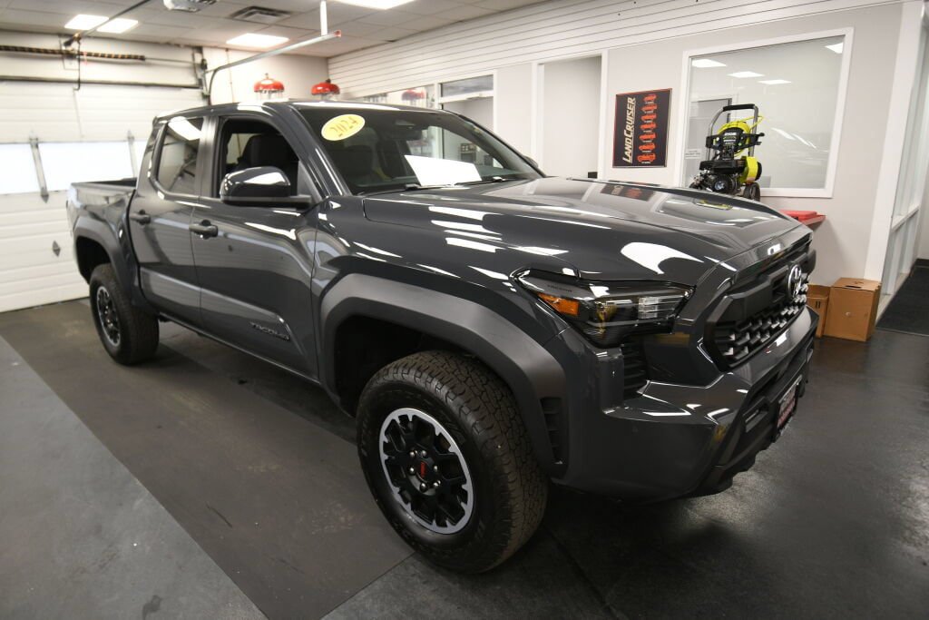 Used 2024 Toyota Tacoma TRD Off-Road AWD/4WD image 9