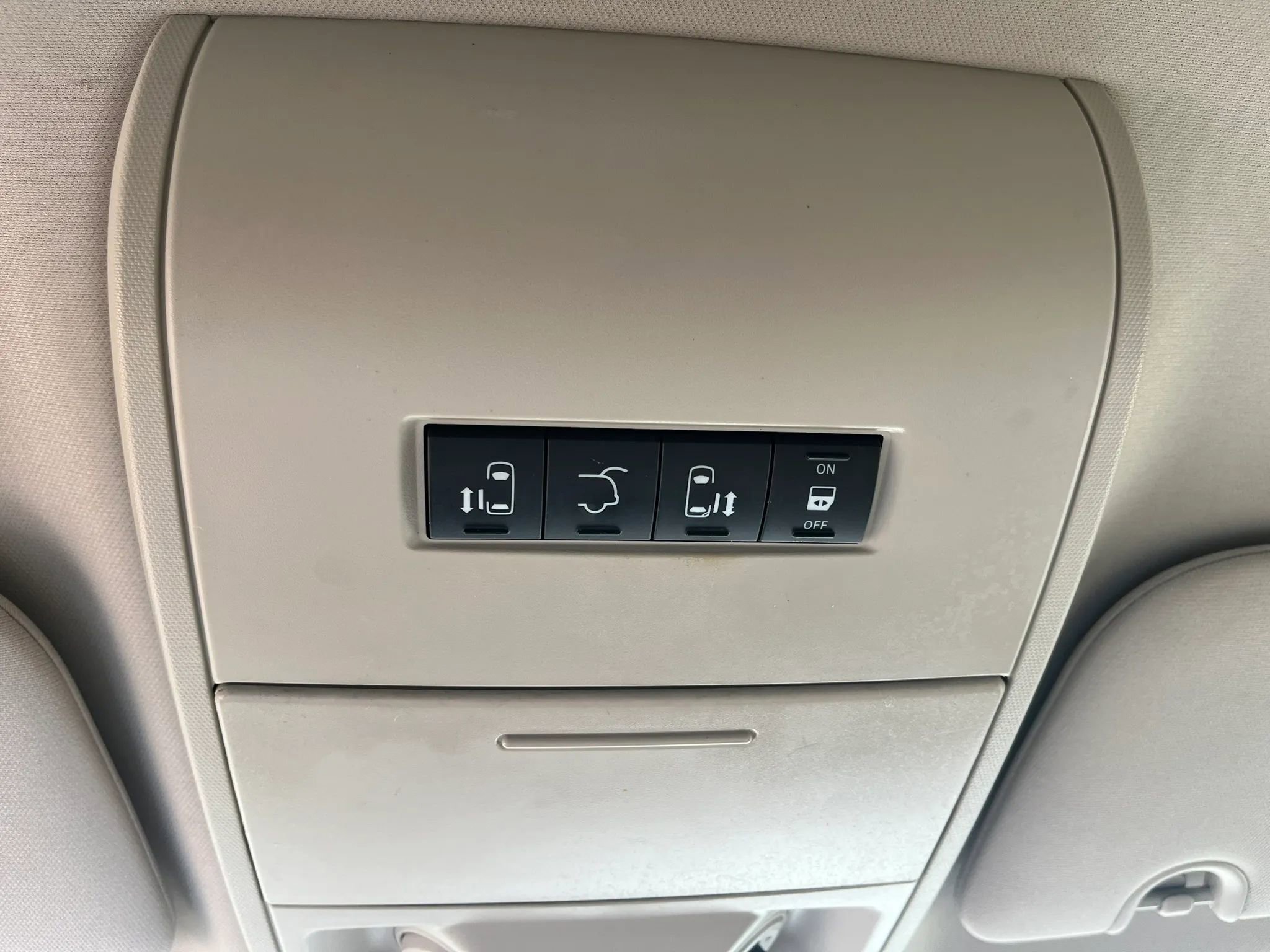 Used 2015 Chrysler Town & Country Touring-L w/ Driver Convenience Group FWD image 23