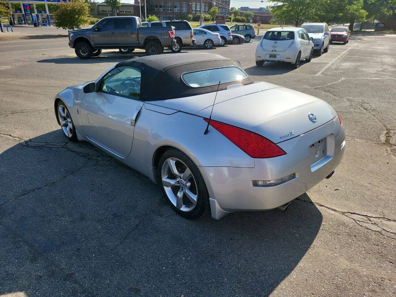 Used 2006 Nissan 350Z Enthusiast w/ (S02) Side Air Bags Pkg RWD image 6